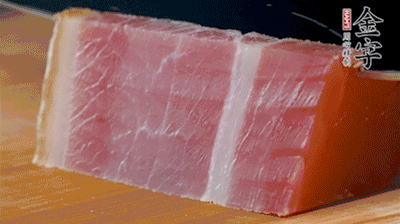 金字火腿切片。