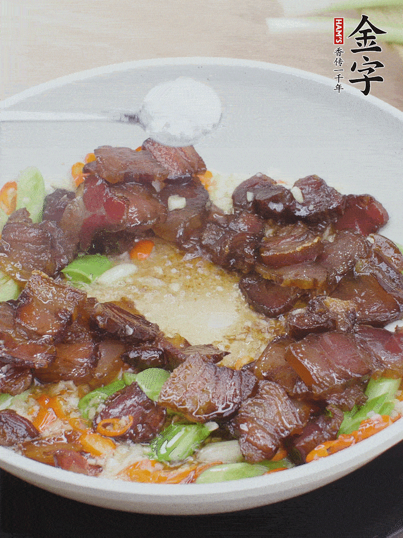 下醬油肉，一點生抽、白糖調味。