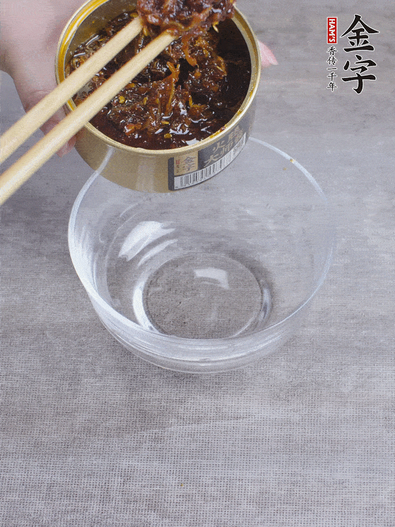 金字火腿大師醬2勺、醬油1勺、白砂糖1/2勺調(diào)勻。