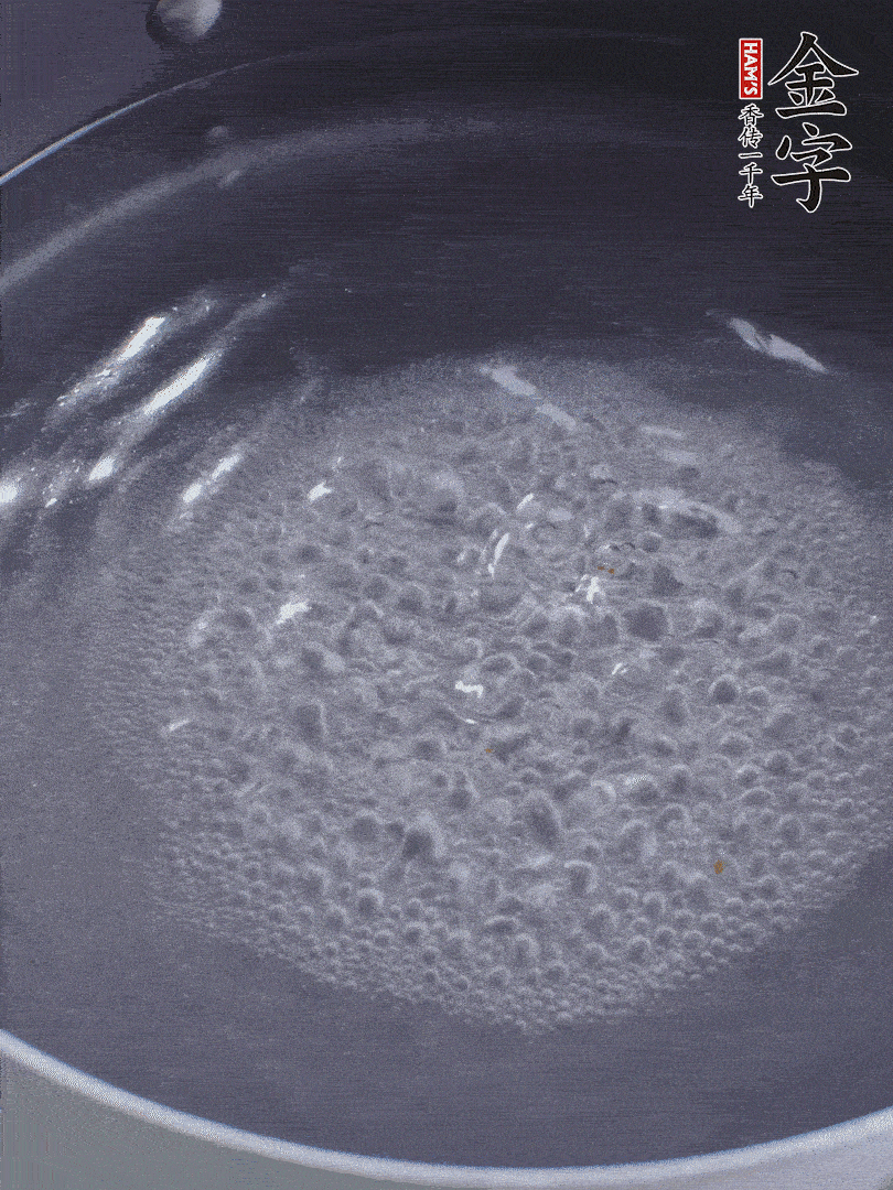 金字醬油肉煮熟切小塊。