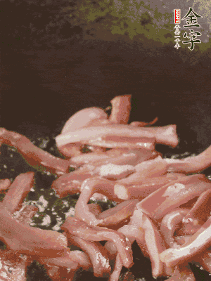 再放豌豆苗翻炒均勻。
