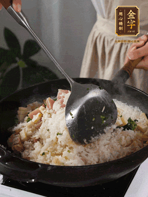米飯煮熟后，拌入薺菜