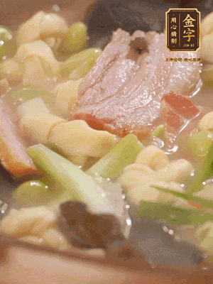 最后加一點(diǎn)蠔油、雞精調(diào)味
